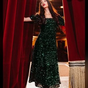 Ivy City Co Green Sequin Midi Dress